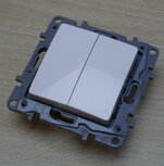 Legrand 664502 Nilo&eacute; dubbele wisselschakelaar 10AX 250V wit spanklauwen