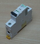 Schneider Electric acti9 iC60N installatieautomaat 1P 20A B A9F78120