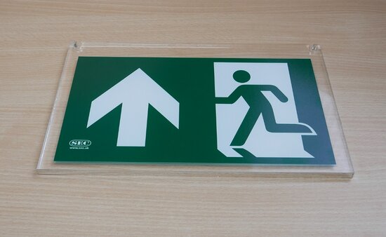 SECUTRAD 102-B-08-15-01 escape route pictogram up arrow