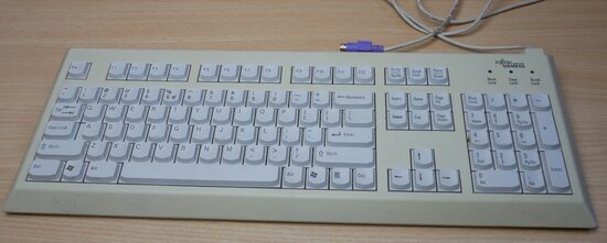 FUJITSU S26381-K397-V110 PS / 2 keyboard white