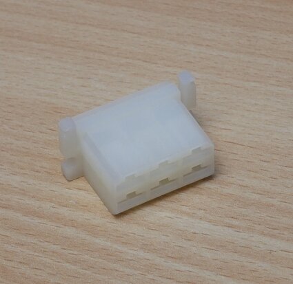 Male connector housing white 6-pin