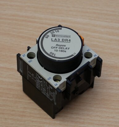 Telemecanique LA3 DR4 delay block 10-180s LA3DR4 timer contact