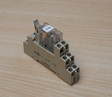 Omron G2R-2-SND Plug-in relay 24V DC, incl. Plug-in socket 2130YK