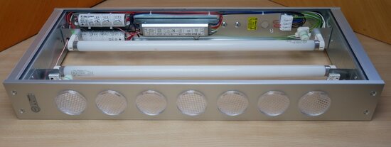 Van Lien 11100316 Alulux Decentral 18 watt, continuous surface-mounted fluorescent tube fixture