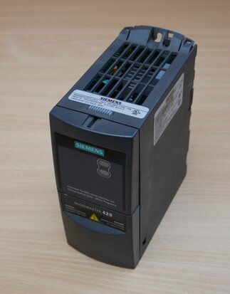 Siemens 6SE6420-2UD13-7AA1 Micromaster 420, 1 HP VS AC Drive 480V 1.2 Amp 0.37 kW