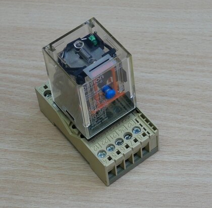 Moeler MK3PN-5-S relay 24V DC 10A 11Pin, incl. Turck CS-11 relay socket