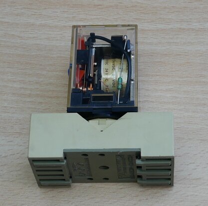 Moeler MK3PN-5-S relay 24V DC 10A 11Pin, incl. Turck CS-11 relay socket