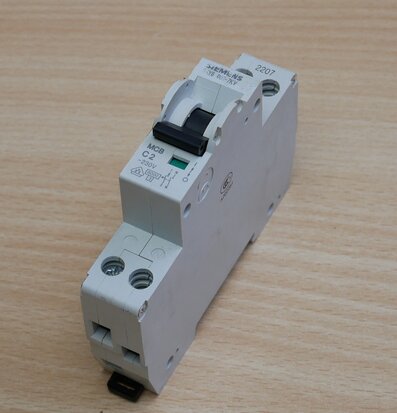 Siemens 5SY6 002-7KV MCB C2 230V~ circuit breaker