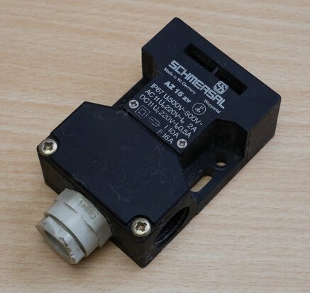 Schmersal AZ 15ZV safety interlock switch