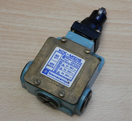 Telemecanique XCK-M1D15 limit switch