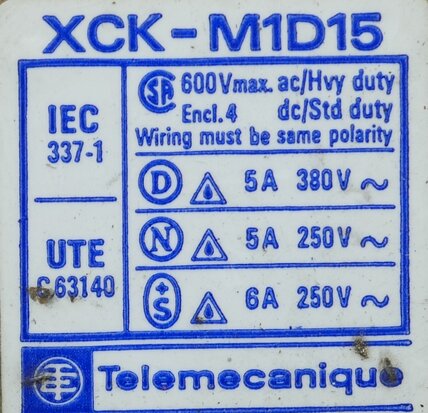 Telemecanique XCK-M1D15 limit switch