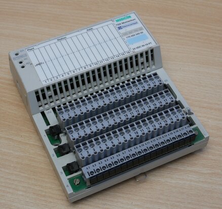 Schneider 170ADI34000 input module incl. Telemecanique 170INT11000 Adapter
