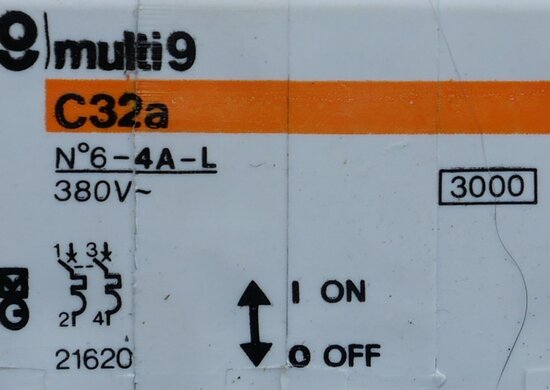 Merlin-Gerin multi9 C32a N6-4A-L circuit breaker 21620 2P