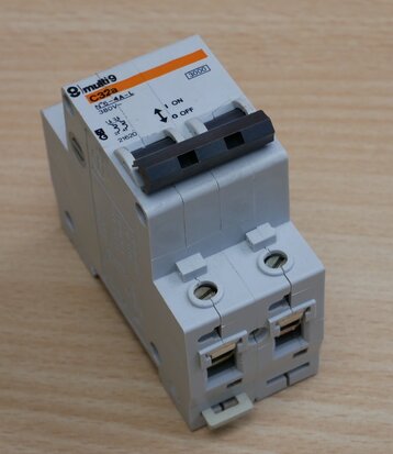 Merlin-Gerin multi9 C32a N6-4A-L circuit breaker 21620 2P