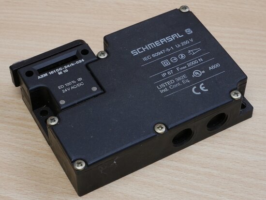 Schmersal AZM 161SK-12/12RK-024 Solenoid Interlock Switch