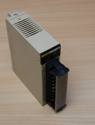 Omron C200H-OC222 output unit