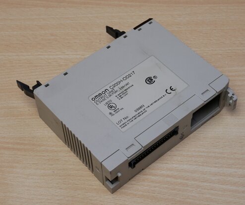 Omron C200H-OD217 output unit 5-24V DC 12 UIT