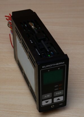 Eurotherm 808/L1/T1/0/L4/0/QS temperatuur control unit