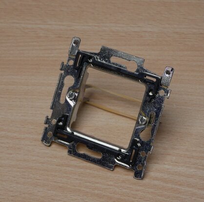 Niko 170-68600 Universal base 45 x 45 mm for claw mounting