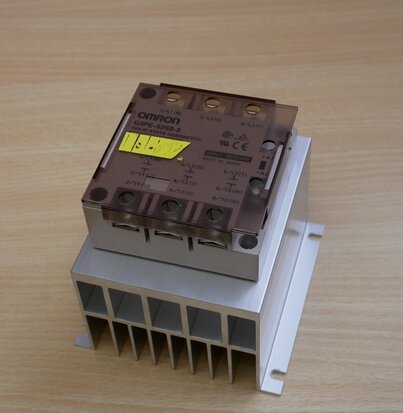 Omron G3PE-525B-3 relay 25A 3P DC12-24