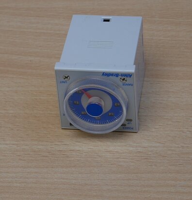 Allen Bradley 700-HR52TA17 Timer Relay 0.05s-300h