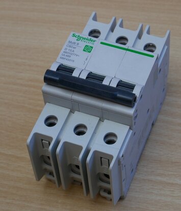 Schneider Electric multi 9 C60bp circuit breaker D characteristic 15a 3P, M9F43315