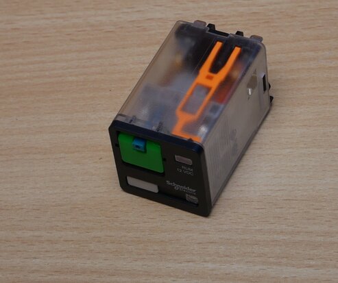 Schneider Electric RUMF22JD zelio switching relay AC/DC 2 changeover contact