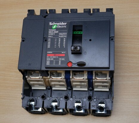 Schneider Electric Compact NSX 250F Fixed Circuit Breaker LV431408