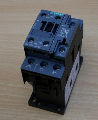 Siemens 3RT2027-1AP00 Contactor 15KW/400V,1NO+1NC, 230vac