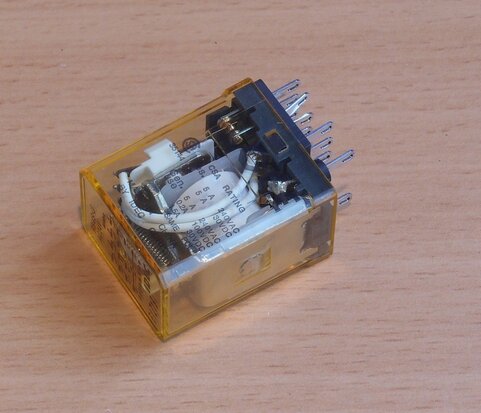 Idec RY4S-U AC24V relay