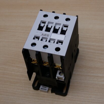 AEG LS 15K.00-55 contactor 3P 60A 24V, 135128