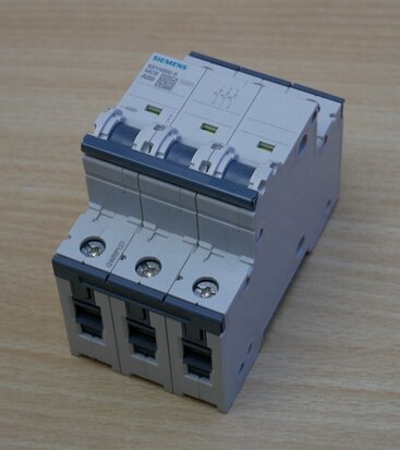 Siemens 5SY4350-5 circuit breaker A characteristic 50a 3P 400 V 10kA, 5SY43505