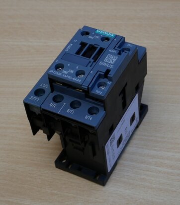 Siemens 3RT2326-1AP00-4AA0 contactor ac 0.015KW 32a 230V, 3RT23261AP004AA0