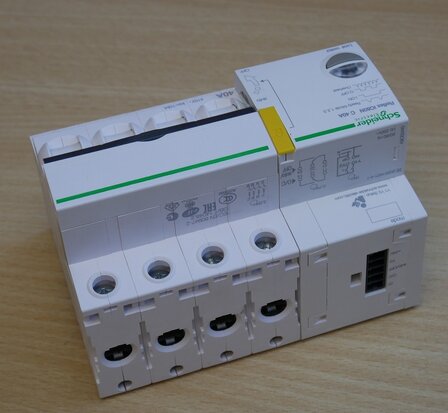 Schneider Electric A9C62440 circuit breaker with auxiliary device 4P C40