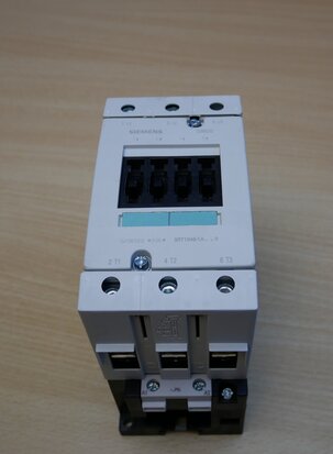 Siemens 3RT1046-1AP00 magneetschakelaar 3P 95A 230 V AC, 3RT10461AP00