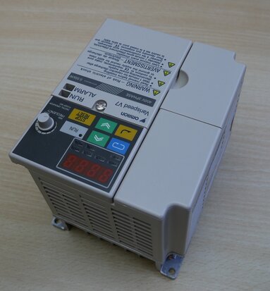 Omron CIMR-V7AZ40P4 Drive Speed Controller