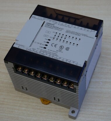 Omron CPM1A-20CDR-A CPU 100-240 V AC 12 in npn pnp 8 uit relais