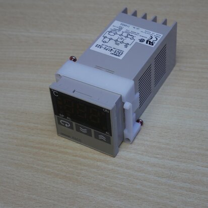 Omron E5CS-Q1PX-523 Temperature controller 1A 100-240VAC 7VA