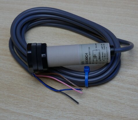 Omron E3F2-DS30C4 2M photoelectric Sensor NPN M18 10 tot 30V DC