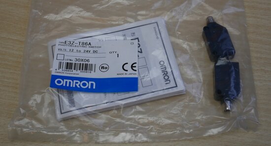 Omron E3Z-T86A Photoelectric Sensor 12 24V DC