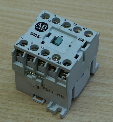 Allen Bradley 100-MO5NZ.3 SER A magneetschakelaar 3P 1NO 24 V gebruikt