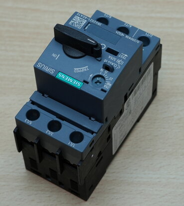 Siemens 3RV2021-4DA10 Motor protection switch 18-25A 3RV20214DA10