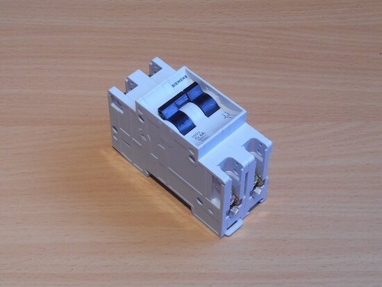 Siemens circuit breaker G6A 2P 5SQ12