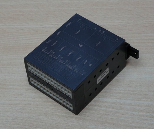 Elobau 4621273E SAFETY RELAY 24V AC and DC, Connection 4 sensors NO NC