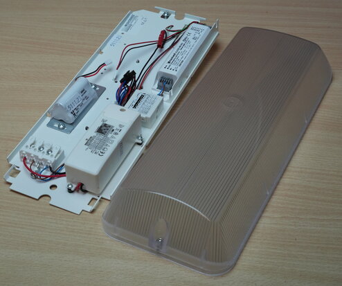 Lightronics-TPN-OPPLUS-CL 4-560-FR-ND-Noodverlichtingsarmatuur