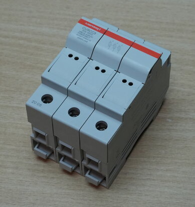 Mersen-CUSCC3-Fuse-holder-CC-AC600V-32A-3P