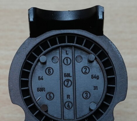 Stekkerdoos 12V 7-polig incl, rubber tule