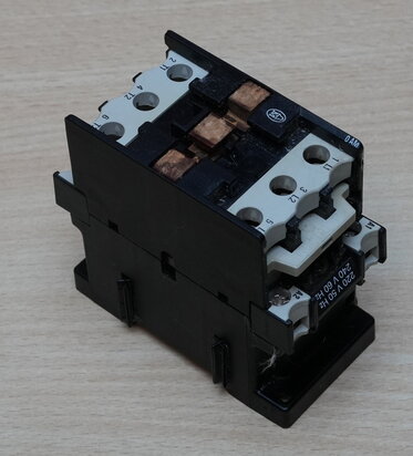 Kl&ouml;ckner-Moeller DIL0AM contactor 220V 240V 50/60 Hz 3P 35A