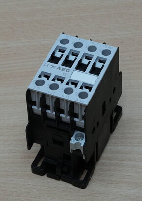 AEG-LS5K10-magneetschakelaar-24V-3P-1NO-143104