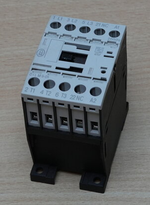 Moeller-DILM9-01-magneetschakelaar-24V